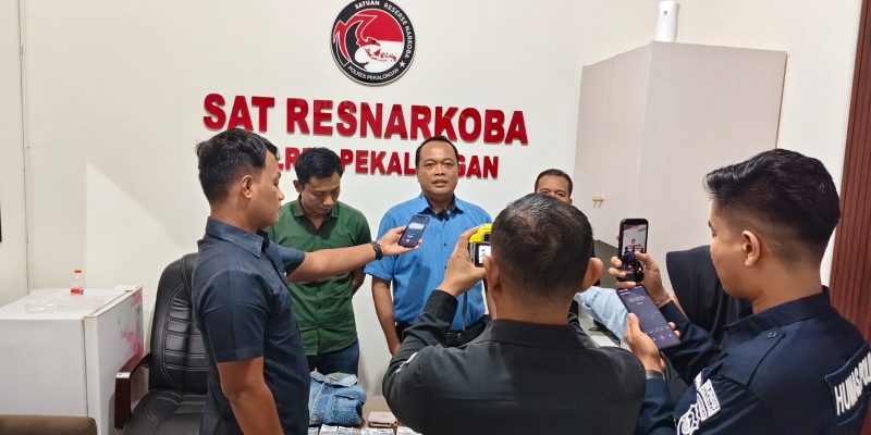 Ungkap Kasus Narkotika di Pekalongan, Dua Pria Diamankan Dengan Barang Bukti Sabu dan Ratusan Pil Psikotropika