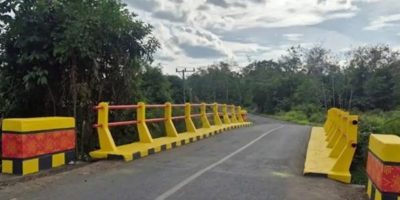 DPUBM Musi Rawas Renovasi dan Cat Ulang Jembatan, Tampilan Jadi Lebih Asri