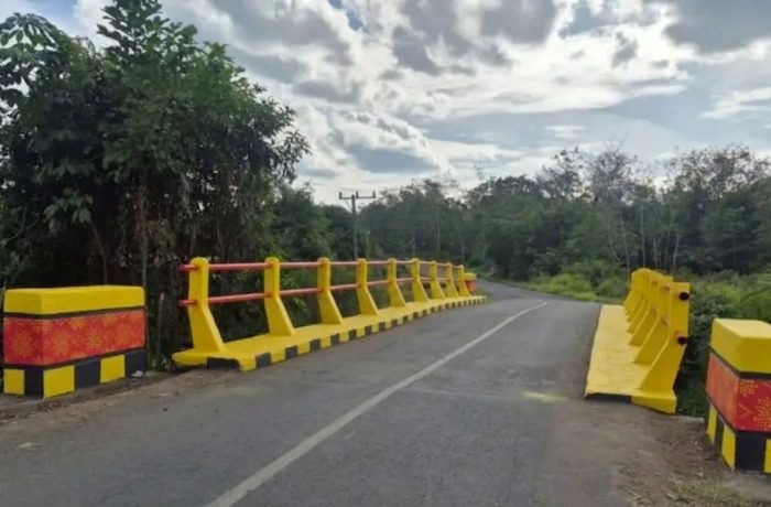 DPUBM Musi Rawas Renovasi dan Cat Ulang Jembatan, Tampilan Jadi Lebih Asri