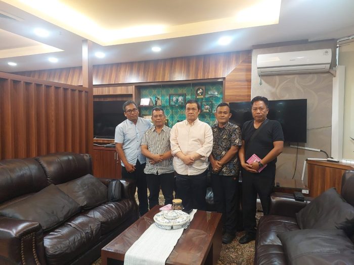 Wamendes Ahmad Riza Patria Siap Dukung Munas SWI & HKPS 2026 di Desa Banyuanyar