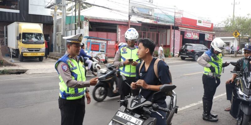 Optimalisasi Gakkum Presisi : Ditlantas Polda Jatim Gelar Operasi Dakgar Berbasis Handheld