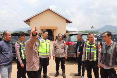 Dukung Program Kapolda Sumsel “Nyago Sumsel”, Kapolres Musi Rawas Terapkan “Nyago Musi Rawas”, Turun Langsung Sterilisasi Gereja