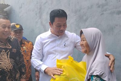 Tinjau RTLH di Kureksari, Bupati Subandi Pastikan Perbaikan Rumah dan Salurkan Bantuan Kursi Roda