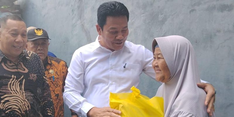 Tinjau RTLH di Kureksari, Bupati Subandi Pastikan Perbaikan Rumah dan Salurkan Bantuan Kursi Roda