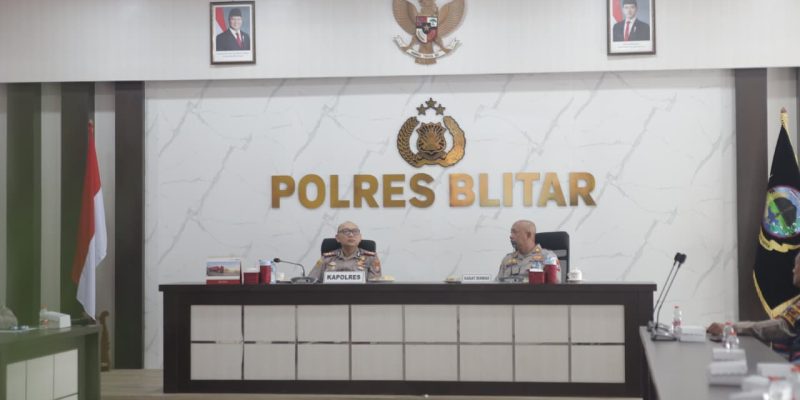 Perkuat Peran Bhabinkamtibmas, Kapolres Blitar Simak Arahan Kakorbinmas Baharkam Polri