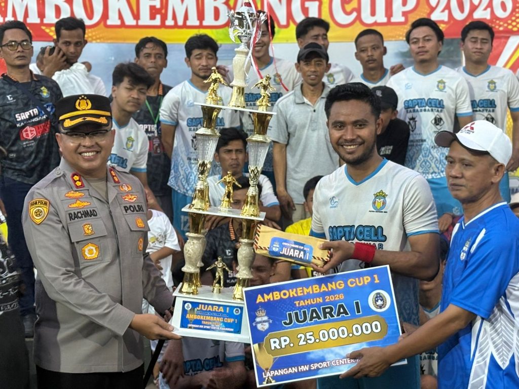 PSPM Lambanggelun Juara Ambokembang Cup I 2026, Kapolres Pekalongan Serahkan Piala