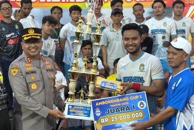 PSPM Lambanggelun Juara Ambokembang Cup I 2026, Kapolres Pekalongan Serahkan Piala