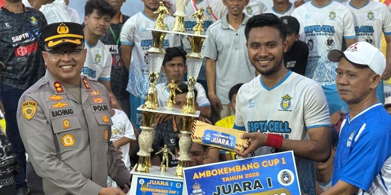 PSPM Lambanggelun Juara Ambokembang Cup I 2026, Kapolres Pekalongan Serahkan Piala