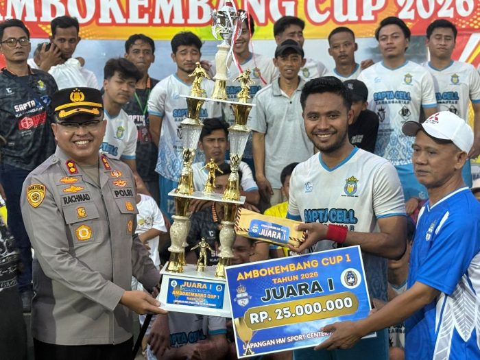 PSPM Lambanggelun Juara Ambokembang Cup I 2026, Kapolres Pekalongan Serahkan Piala