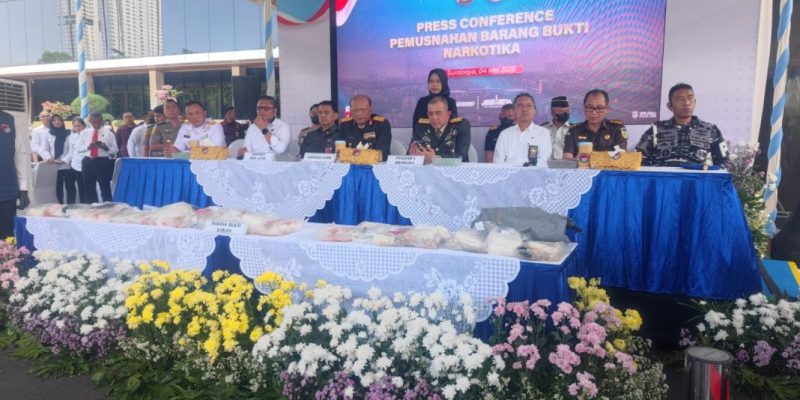 Polda Jatim Musnahkan Barang Bukti Narkotika Lintas Internasional dan Surabaya Zona Hitam Kerawanan