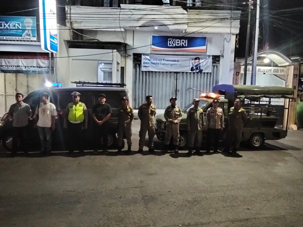 Di Bawah Sorot Rotator, Team Lengkap Patroli Jaga Semampir Aman