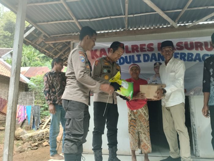 Kapolres Pasuruan Blusukan Salurkan Bantuan Sosial ke Warga Kurang Mampu di Pasrepan