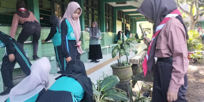 Budayakan Kebersihan Lingkungan Sekolah, SMPN 1 Grogol Libatkan Seluruh Warga Sekolah