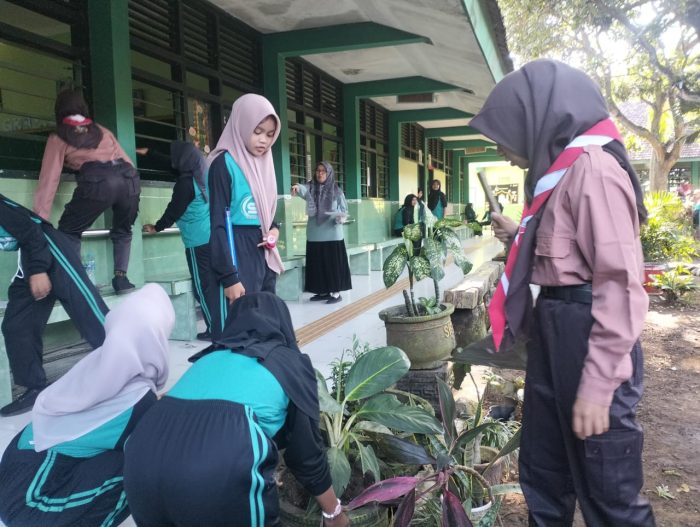 Budayakan Kebersihan Lingkungan Sekolah, SMPN 1 Grogol Libatkan Seluruh Warga Sekolah