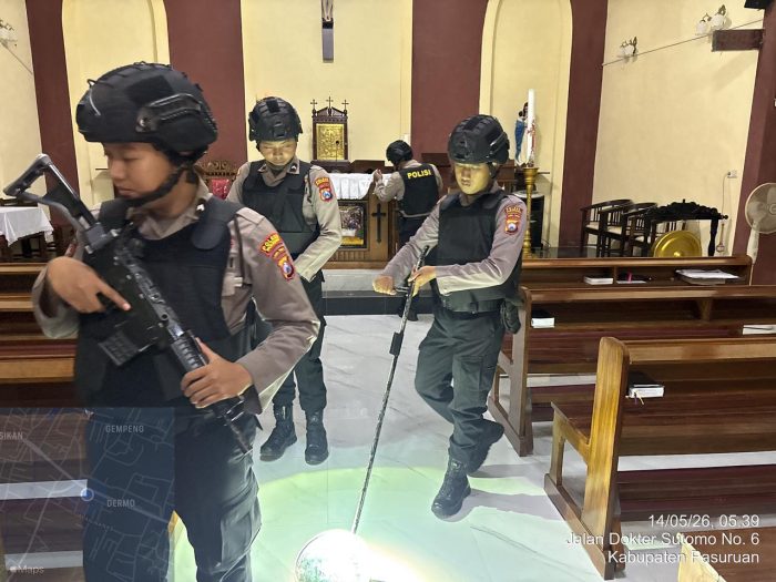 Polres Pasuruan Sterilisasi Gereja Tingkatkan Pengamanan Ibadah Kenaikan Isa Almasih Berjalan Aman