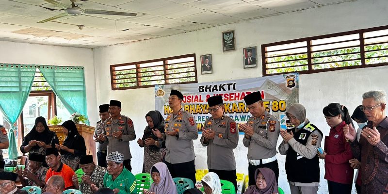 Perkuat Ketahanan Sosial, Polda Sumsel Salurkan Bantuan dan Cek Kesehatan Warga