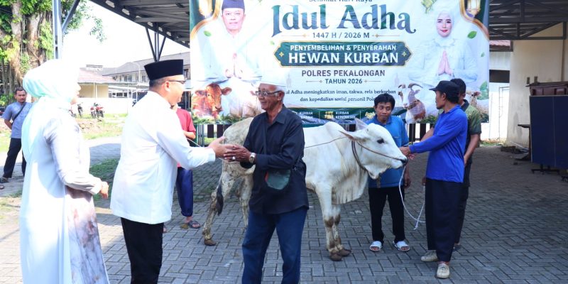 Polres Pekalongan Salurkan 7 Sapi dan 6 Kambing Kurban untuk Warga dan Ponpes