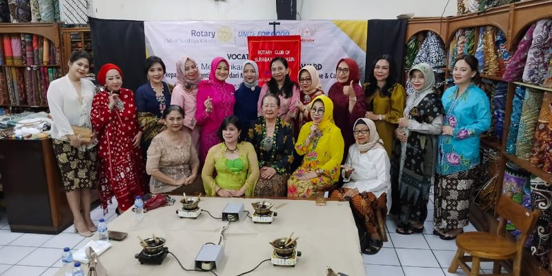 Semangat Hari Kartini, Rotary Club Surabaya Kaliasin Beri Vocational Award kepada Owner Mirota