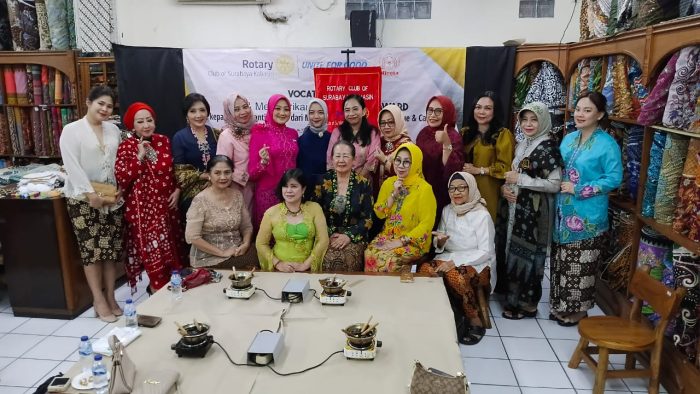 Semangat Hari Kartini, Rotary Club Surabaya Kaliasin Beri Vocational Award kepada Owner Mirota