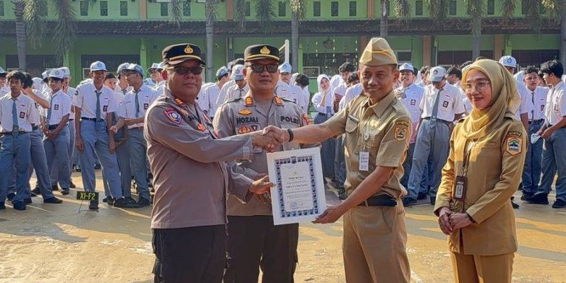Cegah Tawuran dan Hoax, Kepolisian Batang Berikan Edukasi Kamtibmas di Tengah Penyerahan Juara Lomba Video