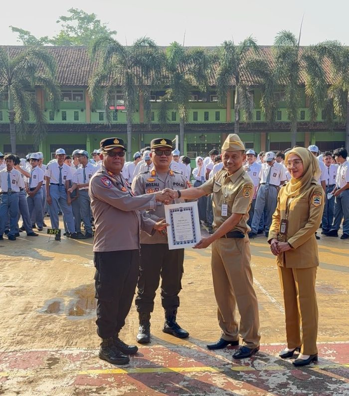 Cegah Tawuran dan Hoax, Kepolisian Batang Berikan Edukasi Kamtibmas di Tengah Penyerahan Juara Lomba Video