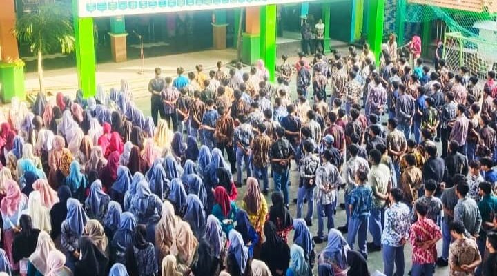 Peringatan Hari Kartini,MAN 1 Pasuruan Tampil Anggun Berkebaya