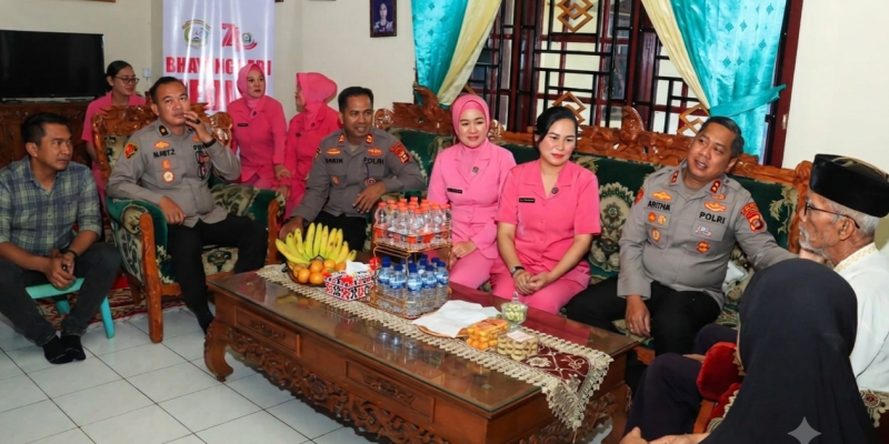 Hari Bhayangkara ke 80 Polres Lubuklinggau Adakan Kegiatan Anjangsana di Kediaman Para Purnawirawan Polri