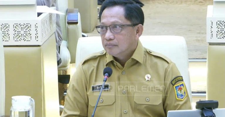 Mendagri Tito Karnavian Minta Pemda Hentikan Perekrutan Honorer Baru