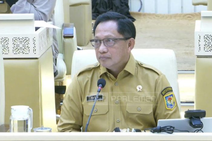Mendagri Tito Karnavian Minta Pemda Hentikan Perekrutan Honorer Baru