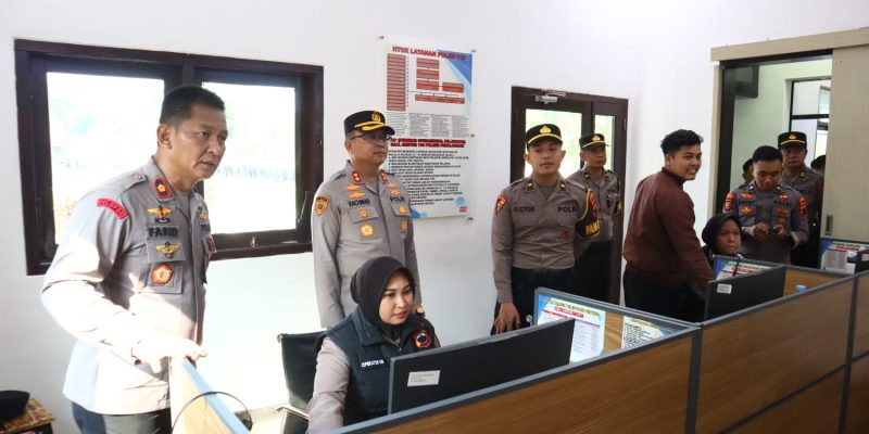 Kapolres Pekalongan Cek Kesiapan Call Center 110, Pastikan Layanan Aduan Masyarakat Responsif