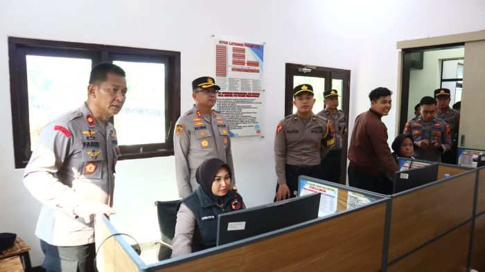 Kapolres Pekalongan Cek Kesiapan Call Center 110, Pastikan Layanan Aduan Masyarakat Responsif