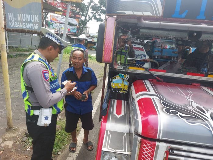 Patroli Satlantas Polres Pekalongan Tertibkan Kereta Kelinci di Jalan Raya, Utamakan Keselamatan Penumpang