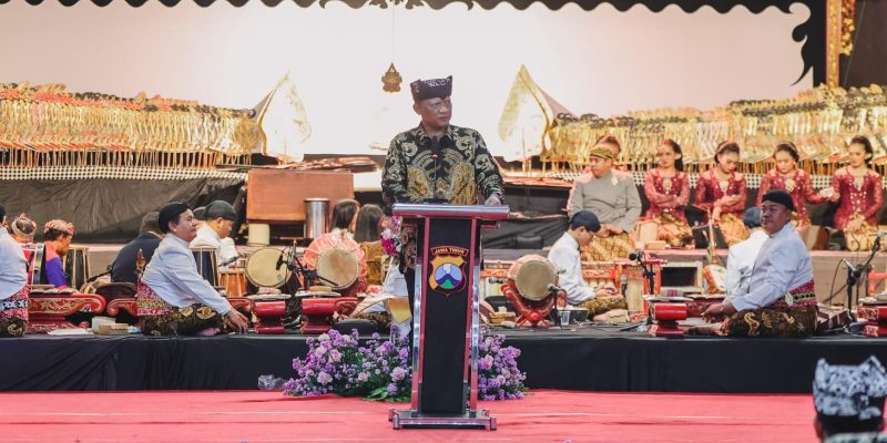 Kapolda Jatim Gaungkan Semangat Jogo Jawa Timur di Pagelaran Wayang Kulit Hari Bhayangkara ke – 80