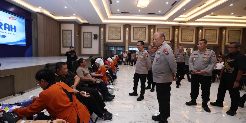 Polda Jatim Gelar Donor Darah Sambut Hari Bhayangkara ke-80