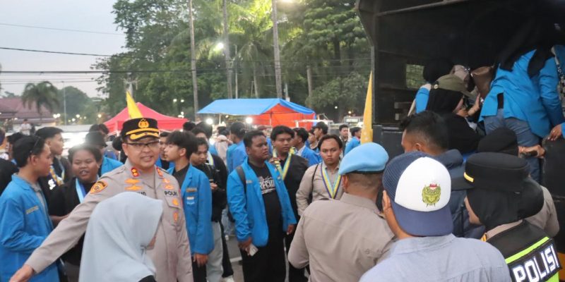 Kawal Aksi Damai PMII di Alun-Alun Kajen, Polres Pekalongan Berikan Pengamanan Humanis