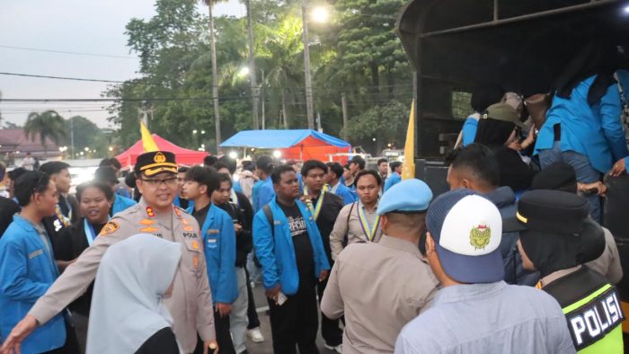 Kawal Aksi Damai PMII di Alun-Alun Kajen, Polres Pekalongan Berikan Pengamanan Humanis