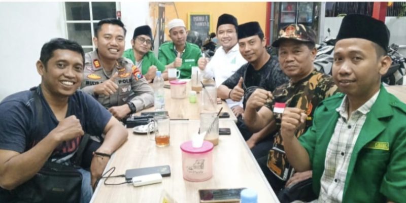Kapolsek Genteng Perkuat Sinergitas Dengan Ansor dan Banser Lewat Ngopi Kamtibmas