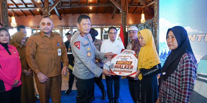 Kapolda Jateng Pimpin Puncak Bakti Kesehatan Hari Bhayangkara ke-80 di Tegal, Hampir Seribu Warga Nikmati Layanan Gratis