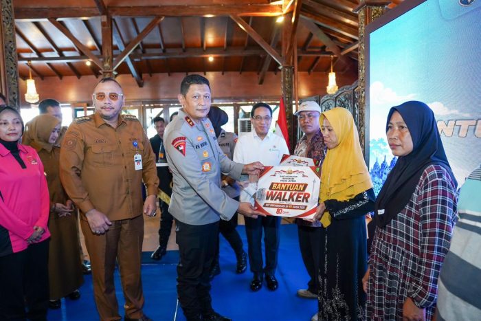 Kapolda Jateng Pimpin Puncak Bakti Kesehatan Hari Bhayangkara ke-80 di Tegal, Hampir Seribu Warga Nikmati Layanan Gratis