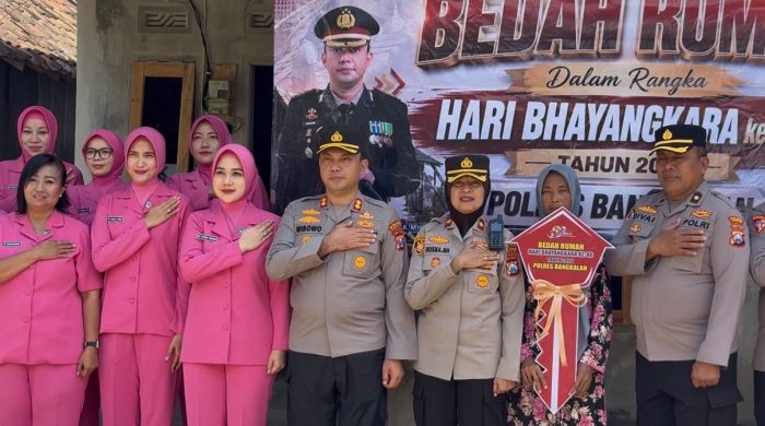 Sambut Hari Bhayangkara ke-80, Polres Bangkalan Bedah Rumah Warga Kurang Mampu di Tanah Merah