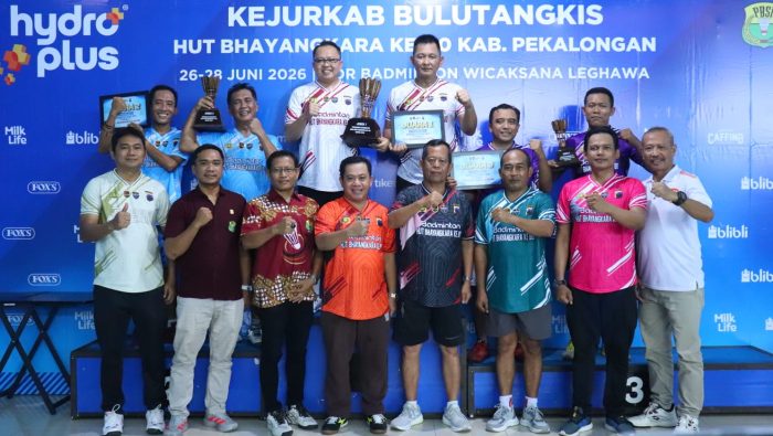 Kapolres Wakapolres Pekalongan Juara Eksebisi Antar Instansi Kejurkab Bulutangkis HUT Bhayangkara ke-80