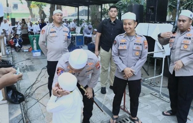 Ribuan Jemaah Hadiri Haul ke-71 Habib Abu Bakar Assegaf, Polres Gresik Kerahkan Ratusan Personel Pengamanan
