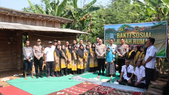 Sambut HUT Bhayangkara ke-80, Polres Pekalongan Bedah Rumah Warga Lansia Penderita Stroke di Kajen