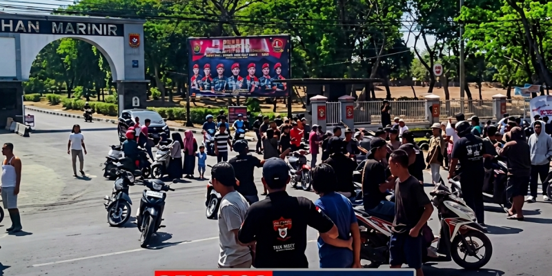Imbas Peluru Nyasar, Warga Alas Tlogo Blokade Jalur Pantura Pasuruan-Probolinggo
