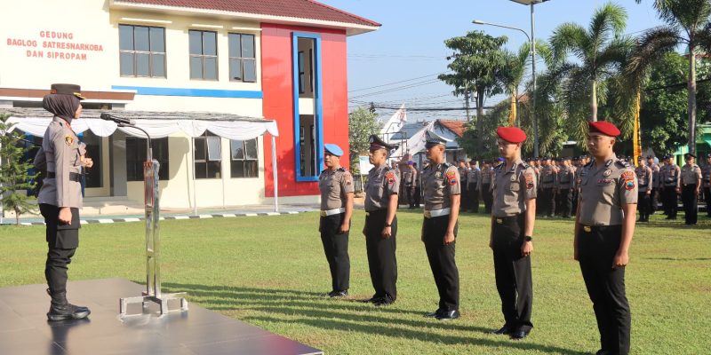 40 Personel Polres Batang Naik Pangkat, Kapolres AKBP Veronica: Tingkatkan Profesionalisme Jelang Hari Bhayangkara ke-80