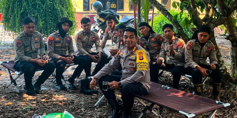 Dirsamapta Polda Kalteng Turun Langsung Motivasi Personel Padamkan Karhutla di Sebangau