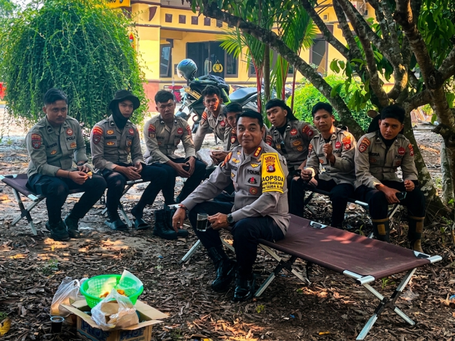 Dirsamapta Polda Kalteng Turun Langsung Motivasi Personel Padamkan Karhutla di Sebangau