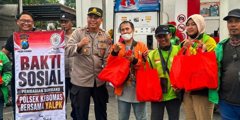 Polsek Kebomas Gandeng YALPK Group Gelar Baksos Ojol Gresik Sumringah Dapat Sembako dan BBM Gratis