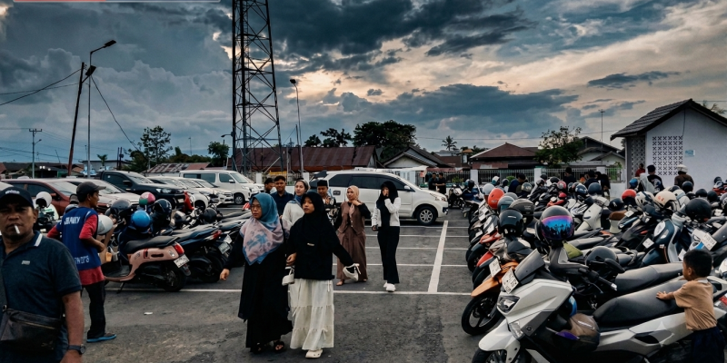Di Jalan Jenderal Sudirman, Warga Ditarik Tarif Parkir Melebihi Aturan Perda