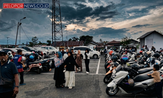 Di Jalan Jenderal Sudirman, Warga Ditarik Tarif Parkir Melebihi Aturan Perda
